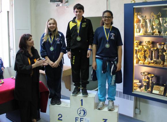 TOURNOI DES AIGLONS 2013 DEUX MARIGNANAISES SUR LE PODIM EN BENJAMINE PISTOLET 10 M.JPG TOURNOI DES AIGLONS 2013 DEUX MARIGNANAISES SUR LE PODIM EN BENJAMINE PISTOLET 10 M.JPG